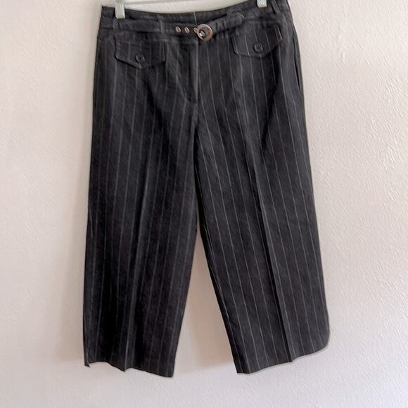 Larry Levine Two Piece Gray and White Pin Stripe Short Sleeve Pant Suit PS - Picture 8 of 12